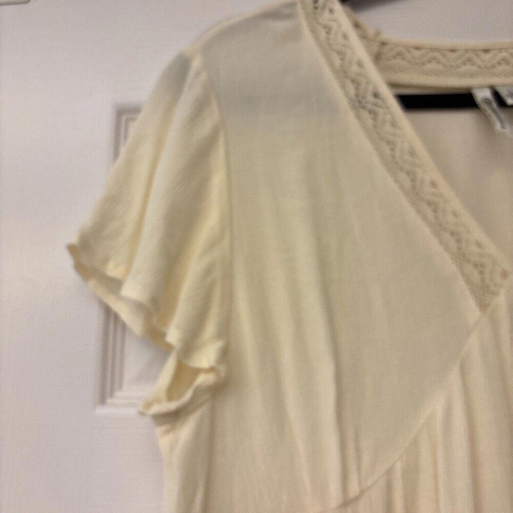 Versona Cream Top V-Neck V Neck  Lace Short Sleeve. Size L. Lace. Casual Work - Picture 3 of 7